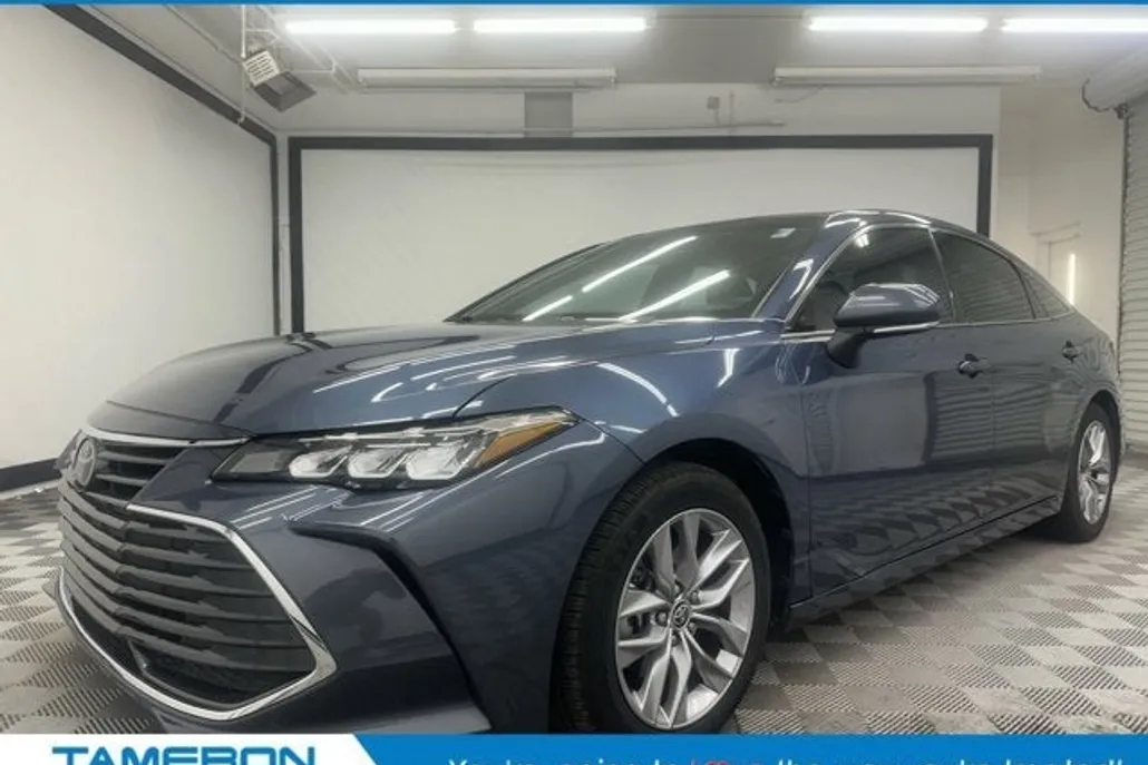 2022 Toyota Avalon XLE photo 1