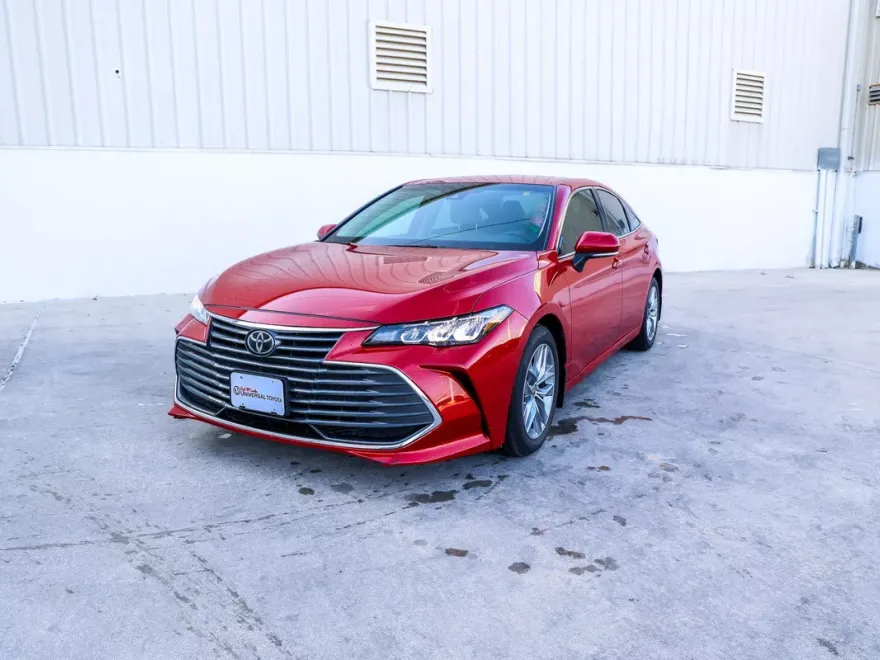 2022 Toyota Avalon XLE photo 1