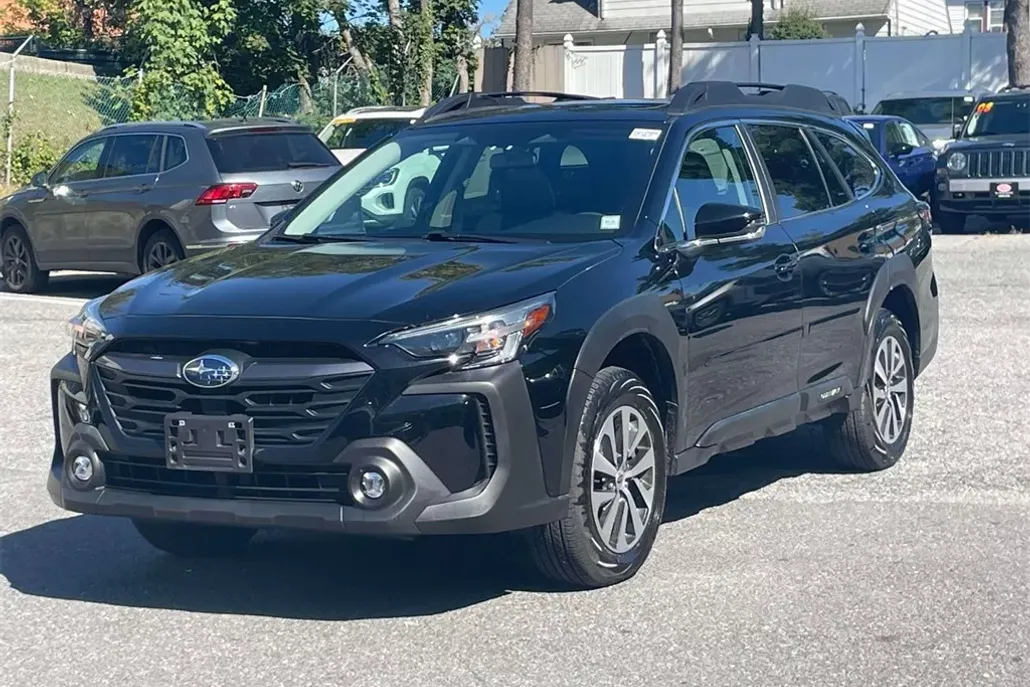 2023 Subaru Outback Premium photo 1