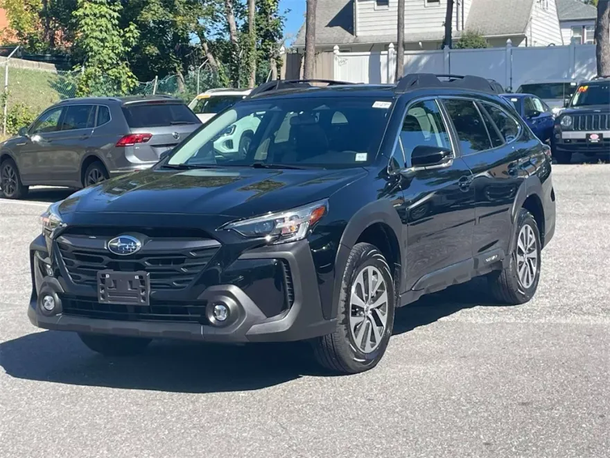 2023 Subaru Outback Premium photo 1