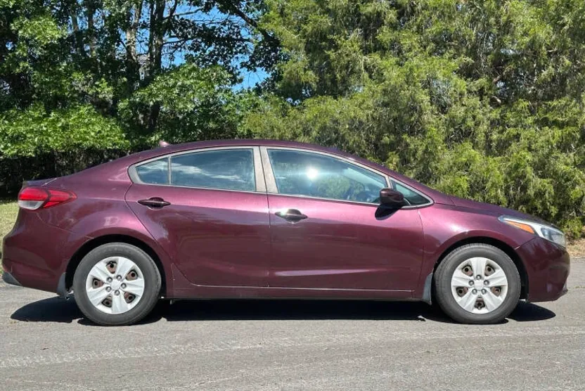 2017 Kia Forte LX Base photo 1