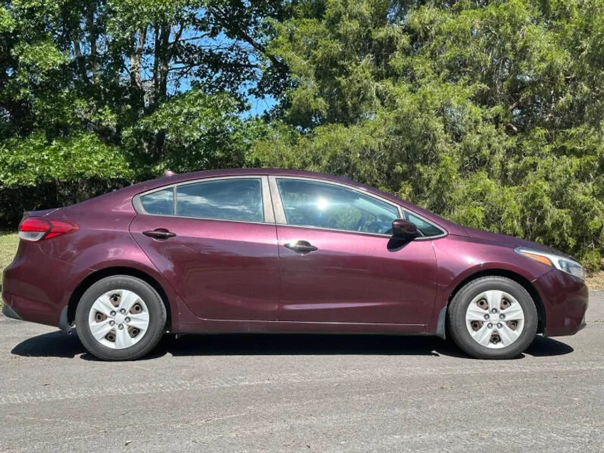 2017 Kia Forte LX Base photo 1