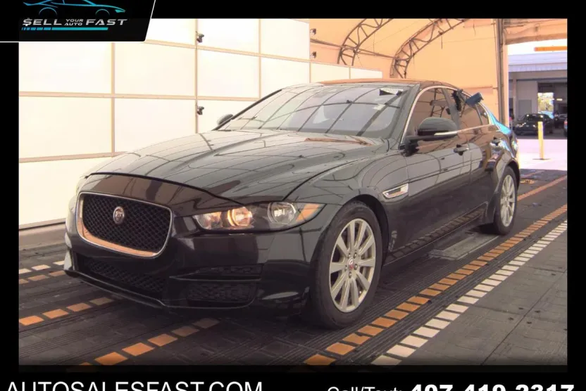 2019 Jaguar XE photo 1