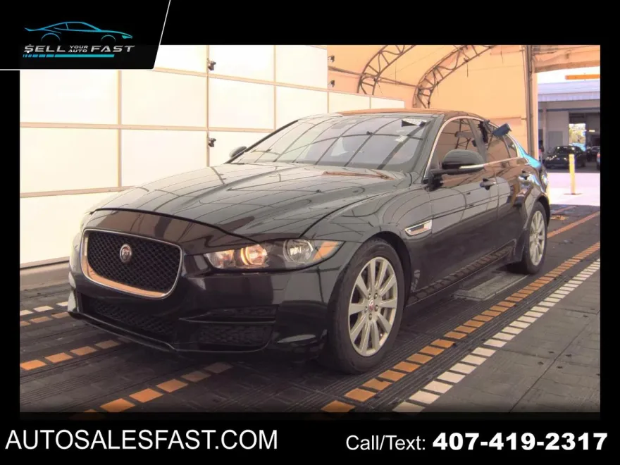 2019 Jaguar XE photo 1