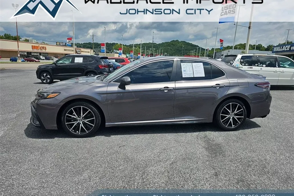 2024 Toyota Camry SE photo 1