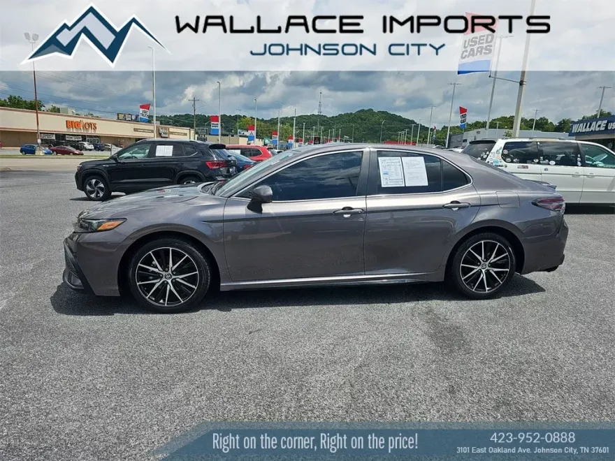 2024 Toyota Camry SE photo 1