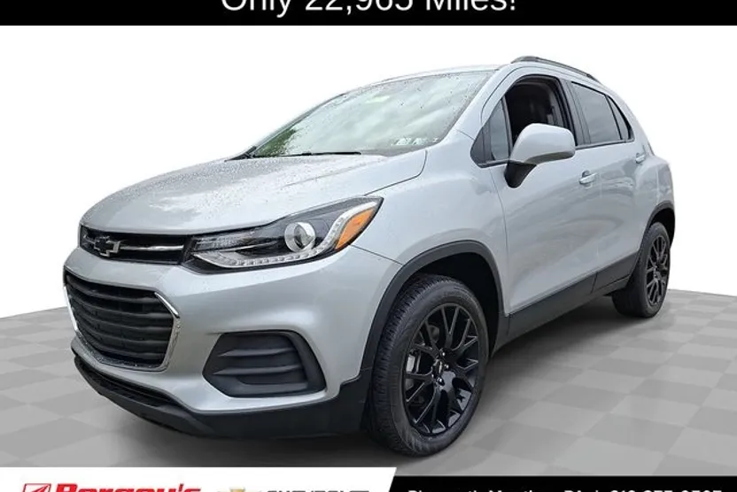2022 Chevrolet Trax LT photo 1
