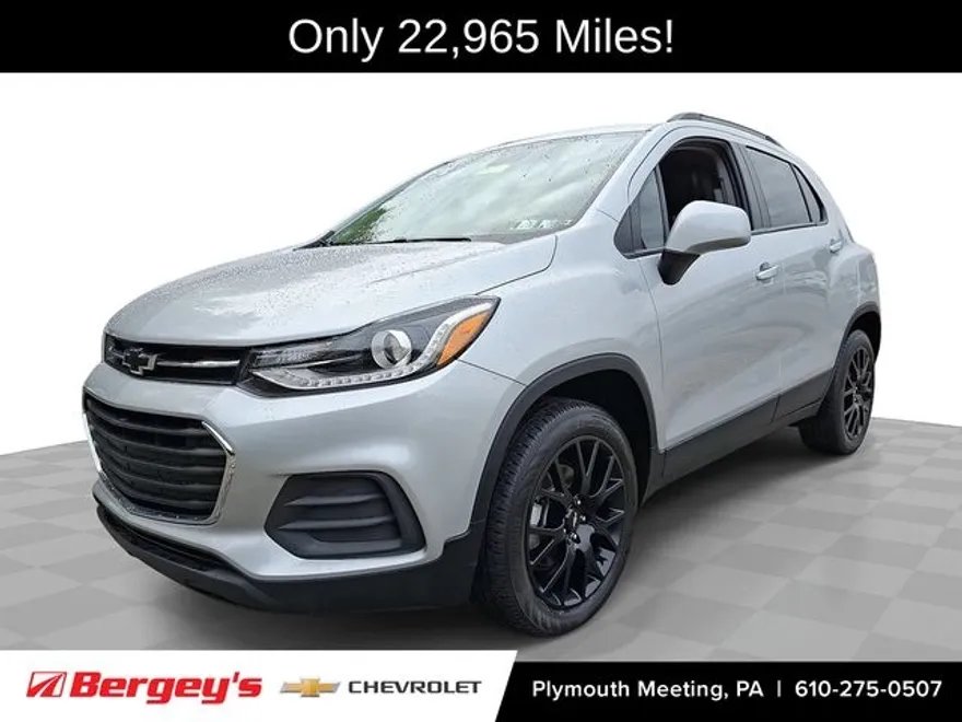 2022 Chevrolet Trax LT photo 1