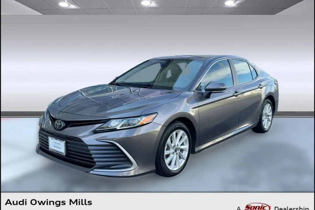 2023 Toyota Camry LE photo 1