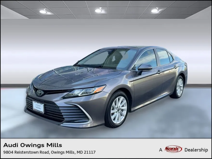 2023 Toyota Camry LE photo 1