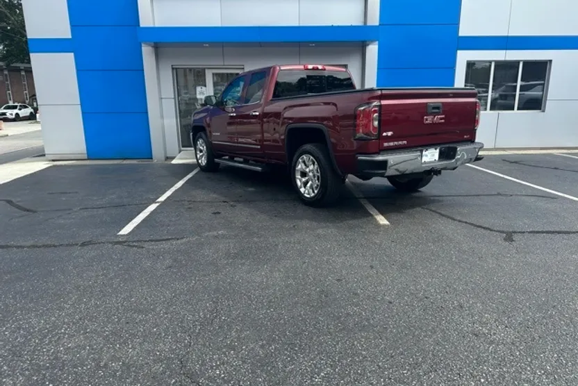 2017 Gmc Sierra 1500 SLT photo 1