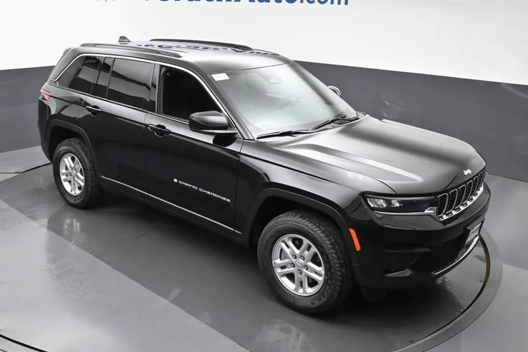 2025 Jeep Grand Cherokee Laredo photo 1