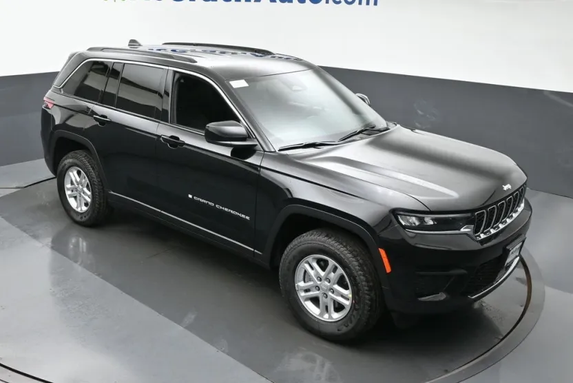 2025 Jeep Grand Cherokee Laredo photo 1