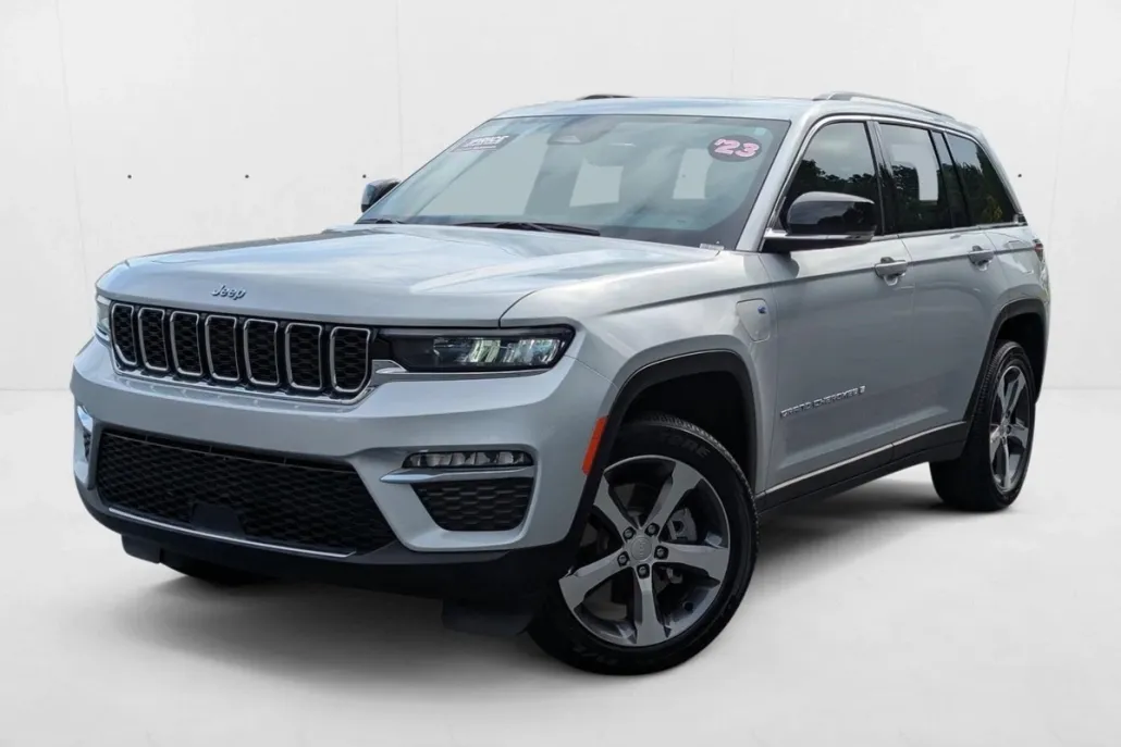 2023 Jeep Cherokee 80th Anniversary Edition photo 1