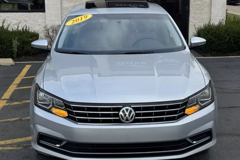 2019 Volkswagen Passat 2.0T Wolfsburg Edition photo 1