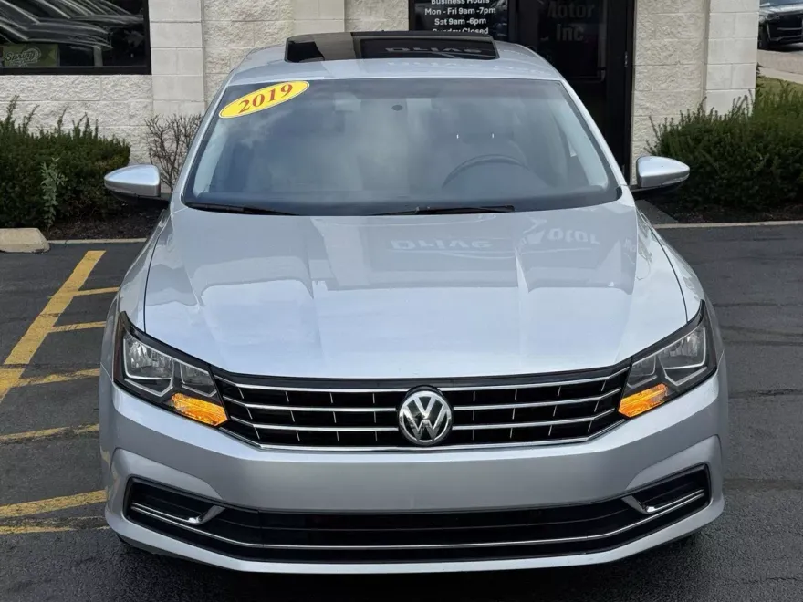 2019 Volkswagen Passat 2.0T Wolfsburg Edition photo 1