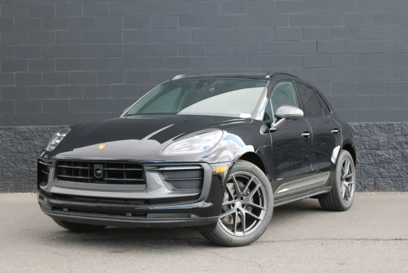 2025 Porsche Macan T photo 1
