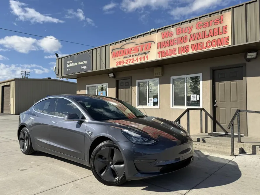 2018 Tesla Model 3 Long Range photo 1