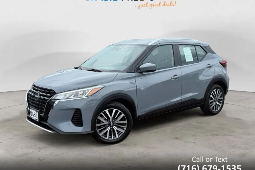 2022 Nissan Kicks SV photo 1