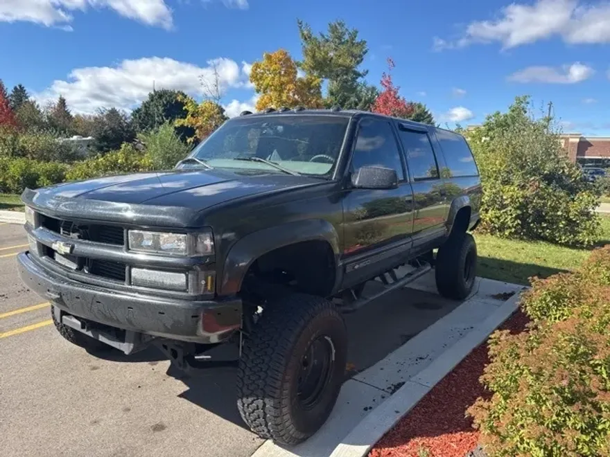 1997 Chevrolet Suburban 1500 Base photo 1