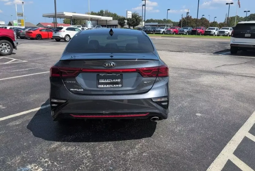 2021 Kia Forte GT-Line photo 1