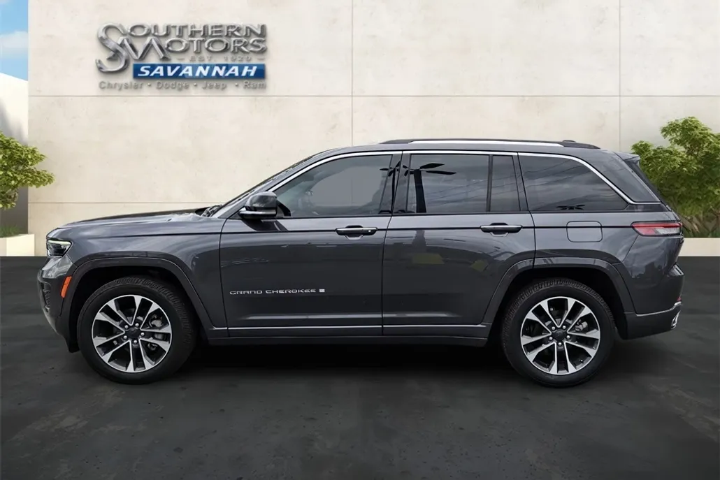 2023 Jeep Grand Cherokee Overland photo 1