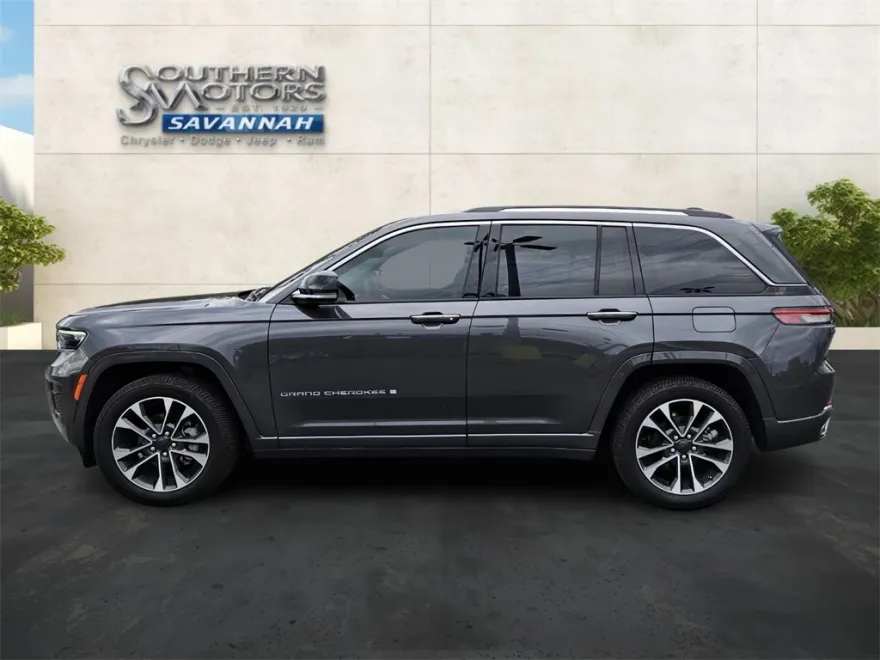 2023 Jeep Grand Cherokee Overland photo 1