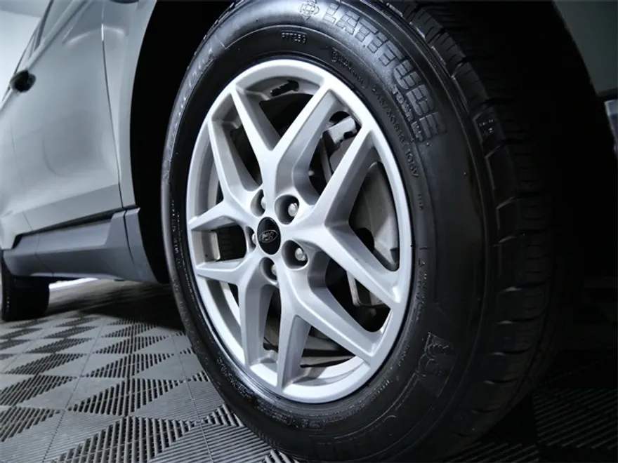 2023 Ford Edge SEL photo 1