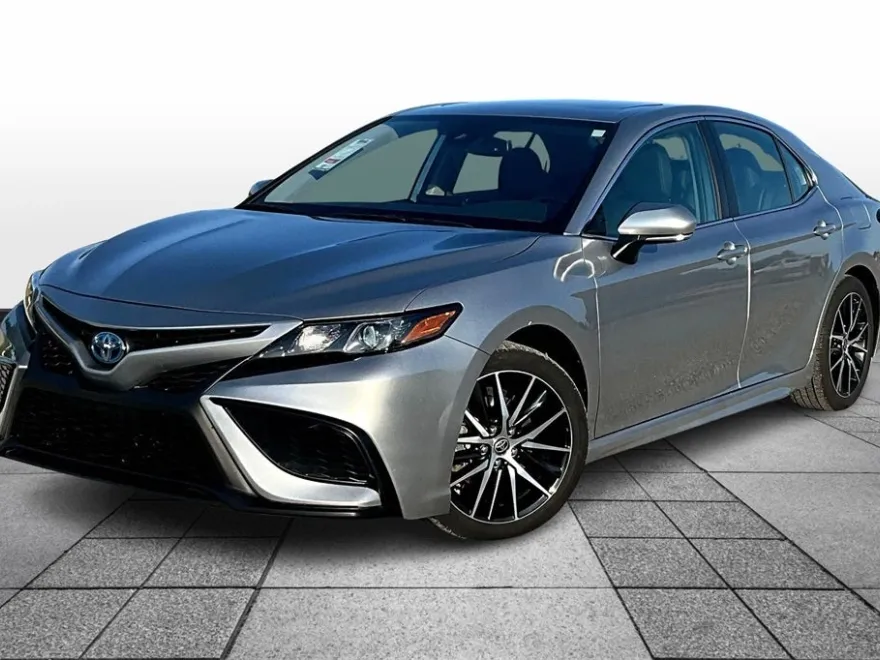2024 Toyota Camry Hybrid SE photo 1