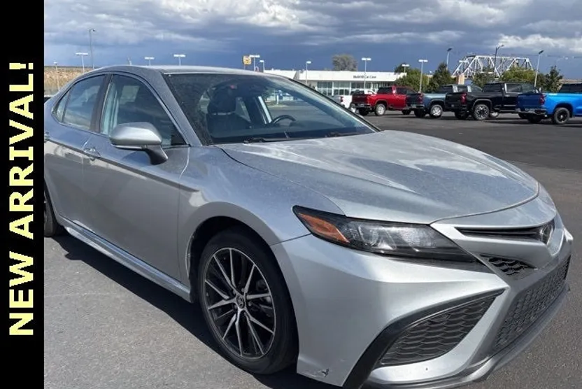 2024 Toyota Camry SE photo 1