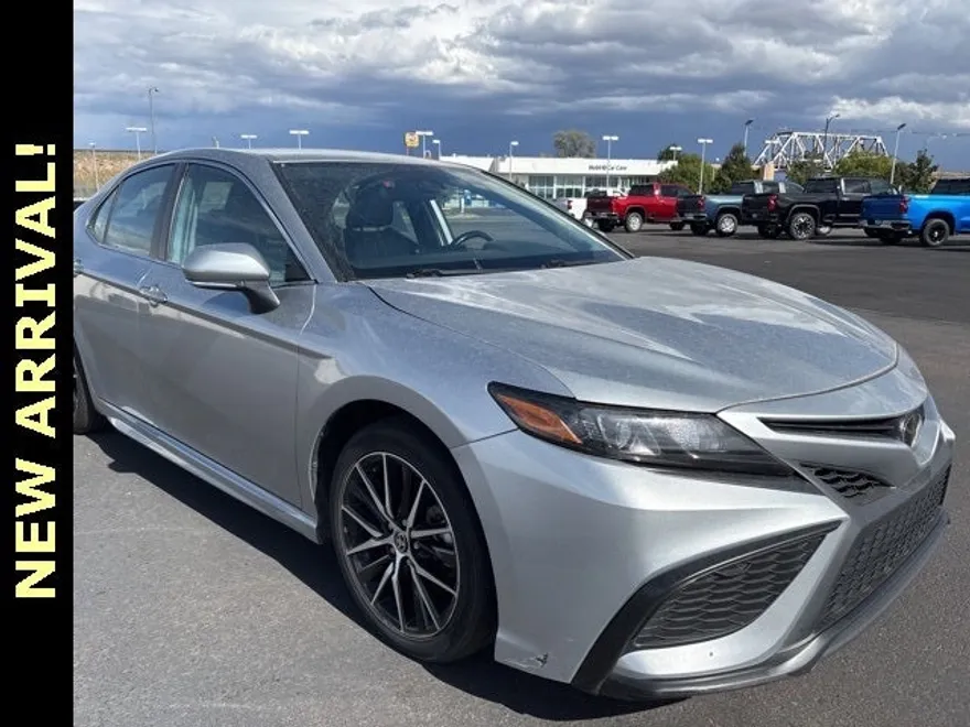 2024 Toyota Camry SE photo 1
