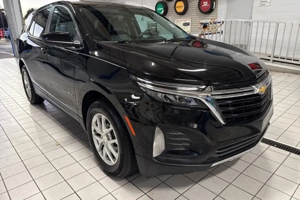 2023 Chevrolet Equinox LT photo 1