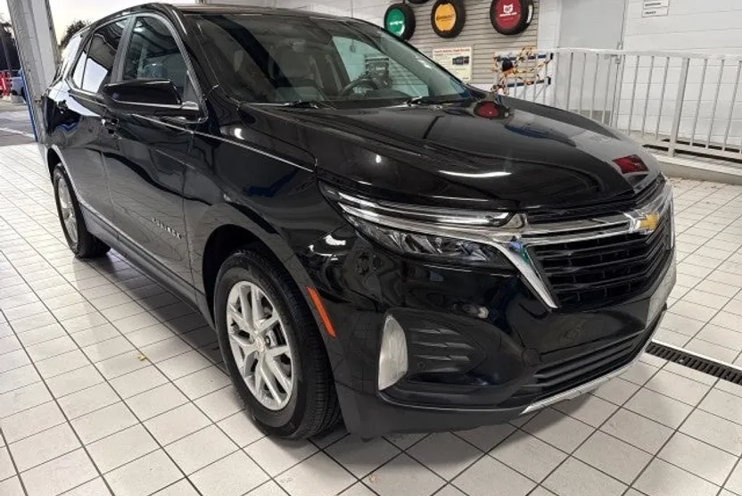 2023 Chevrolet Equinox LT photo 1