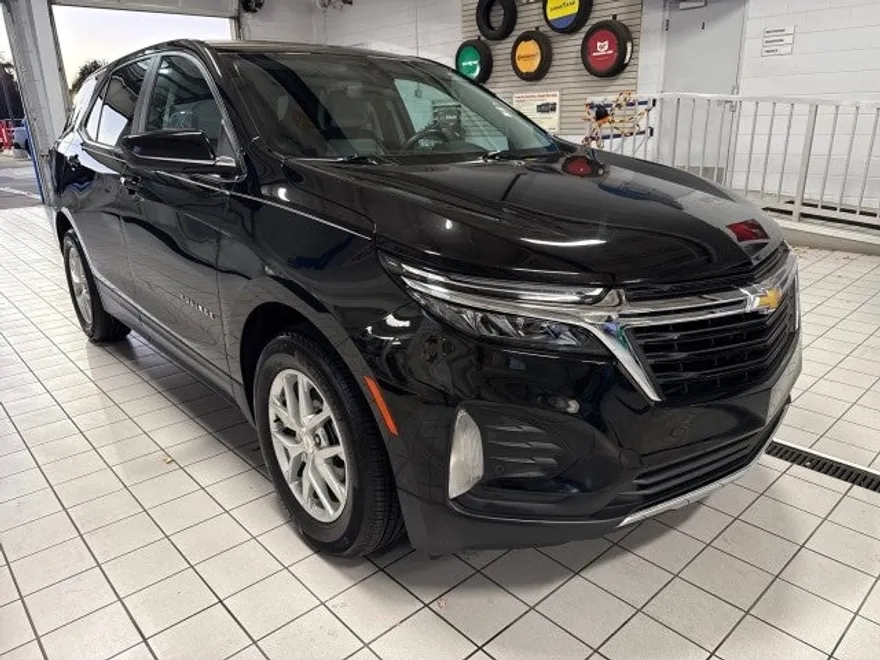 2023 Chevrolet Equinox LT photo 1