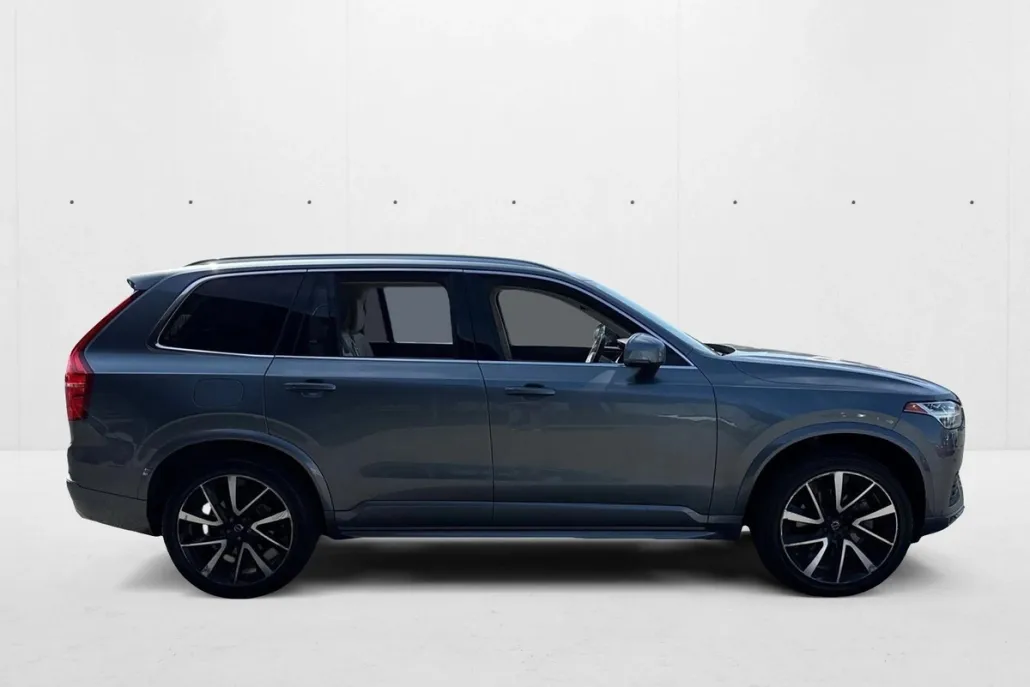 2020 Volvo XC90 T6 Momentum photo 1