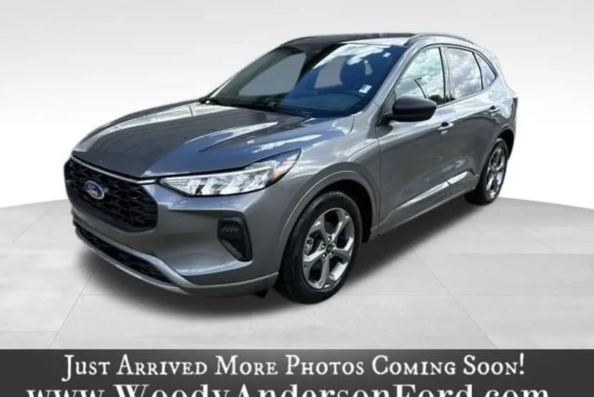 2024 Ford Escape ST-Line photo 1