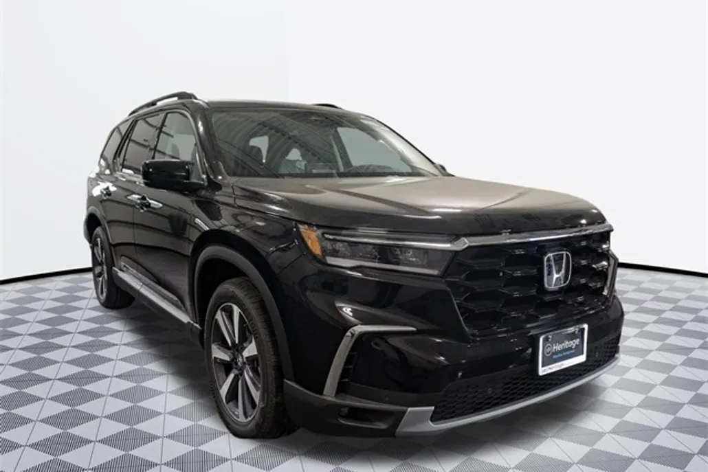 2025 Honda Pilot Touring photo 1