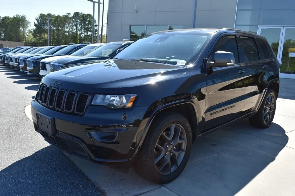 2021 Jeep Grand Cherokee Anniversary Edition photo 1