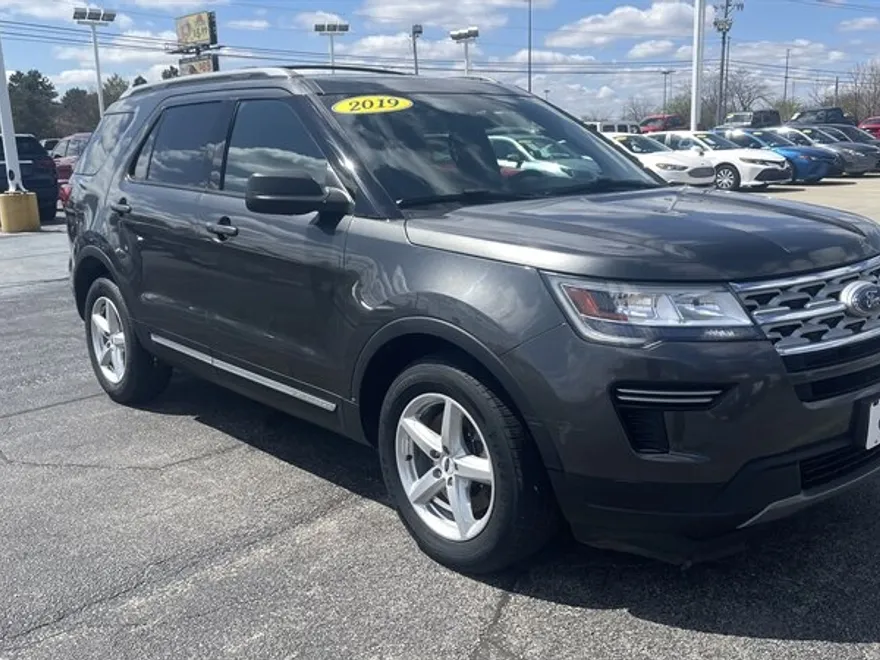 2019 Ford Explorer XLT photo 1