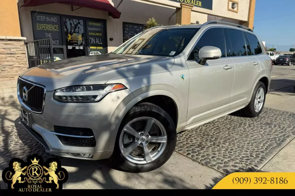 2016 Volvo XC90 T5 Momentum photo 1