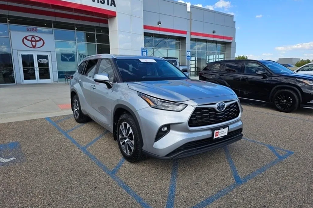 2024 Toyota Highlander Hybrid XLE photo 1