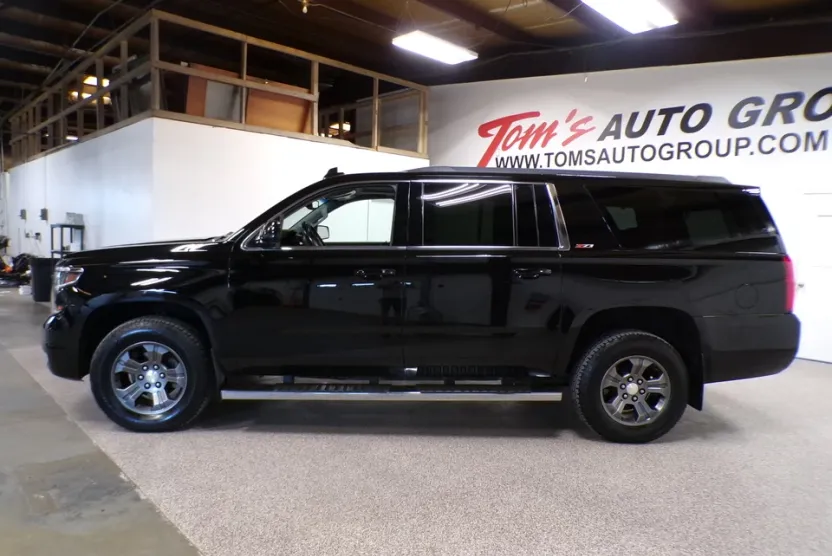 2015 Chevrolet Suburban LT photo 1