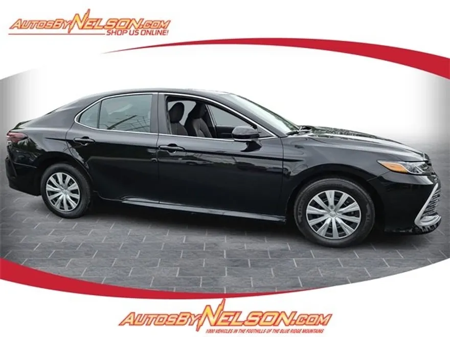 2022 Toyota Camry Hybrid LE photo 1