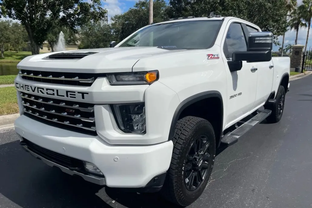 2023 Chevrolet Silverado 3500HD LT photo 1