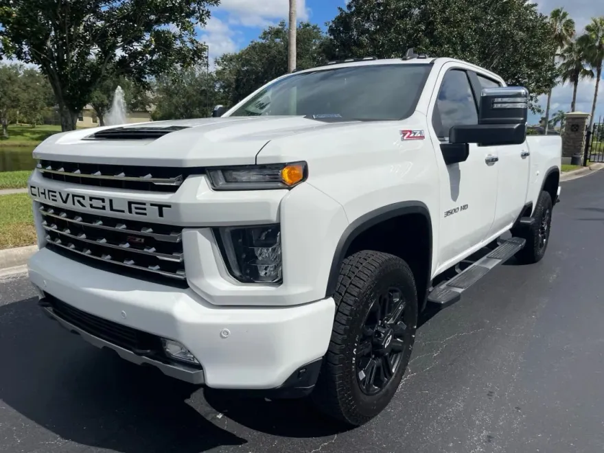2023 Chevrolet Silverado 3500HD LT photo 1