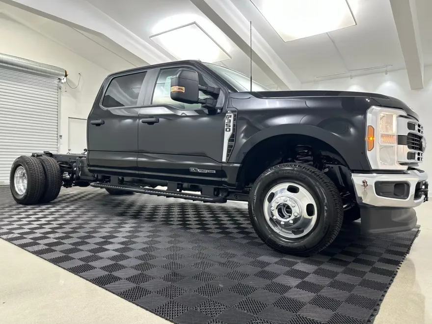 2025 Ford F-350 photo 1