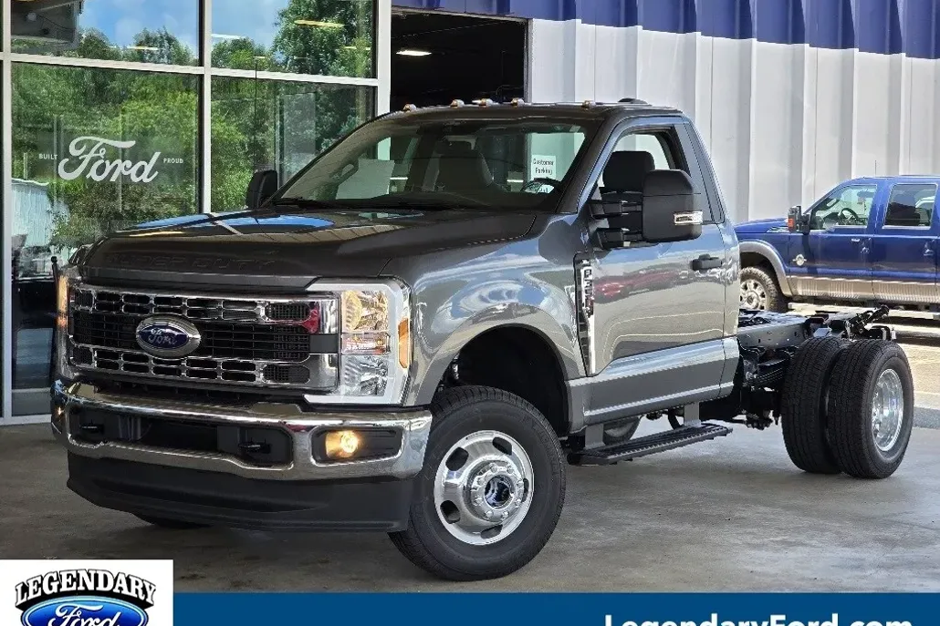 2025 Ford F-350 XL photo 1