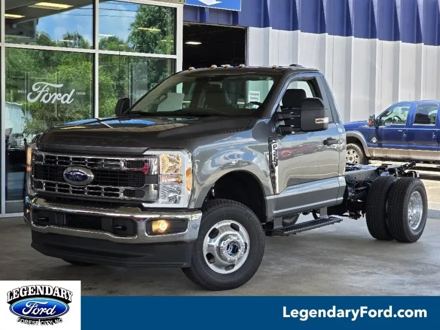 2025 Ford F-350 XL photo 1