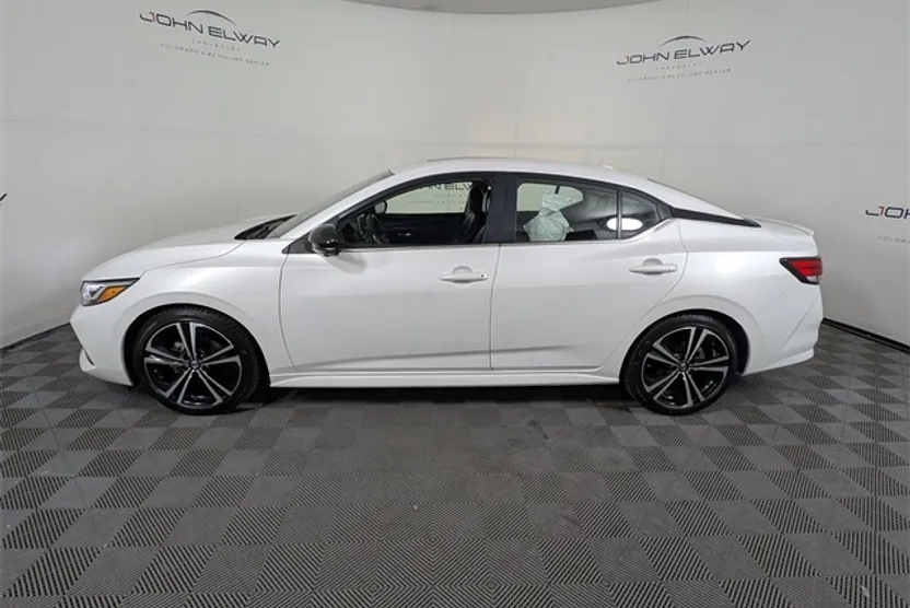 2022 Nissan Sentra SR photo 1