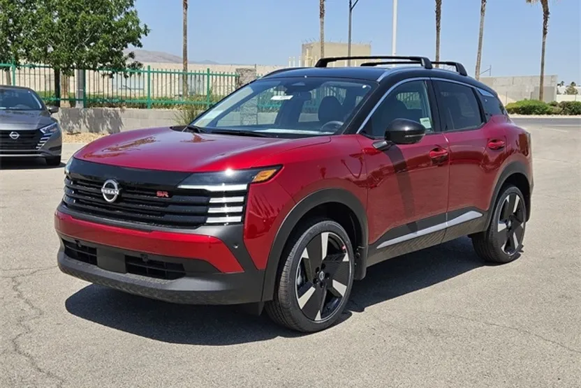 2025 Nissan Kicks SR photo 1